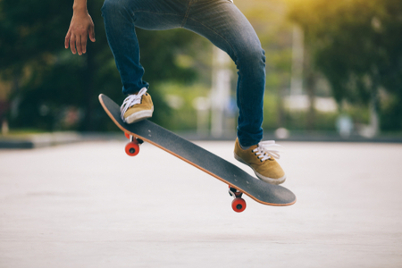 Skate-Max set Skateboard Protezioni Casco per Bambini dai 6 agli 8 anni 